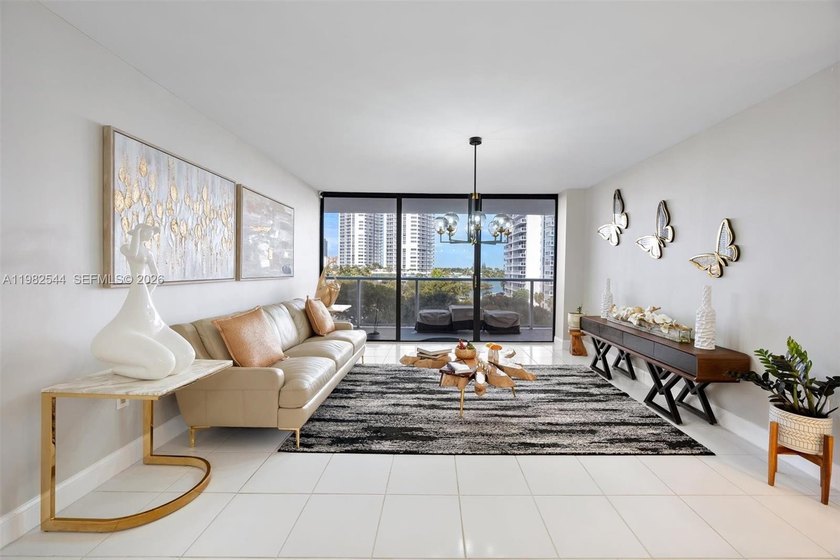 DEAL! UPDATED 2 BEDS |2 BATHS CONDO IN DESIRABLE AVENTURA - Beach Condo for sale in Aventura, Florida on Beachhouse.com