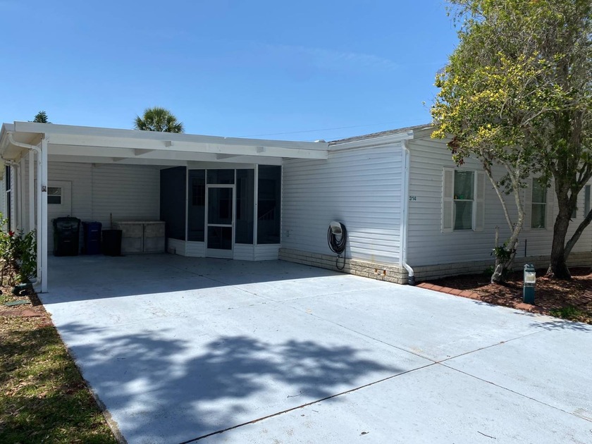 FOR SALE - 1993 Palm Harbor Triple wide Home - 3 bedroom, with - Beach Home for sale in North Port, Florida on Beachhouse.com