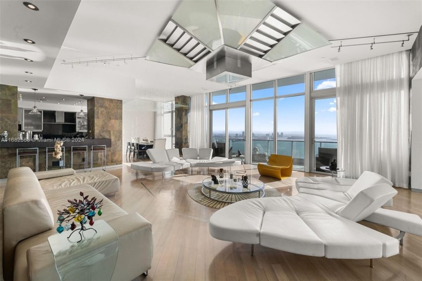 HARD TO FIND Amazing Penthouse! Fabulous unobstructed views of - Beach Condo for sale in Miami, Florida on Beachhouse.com