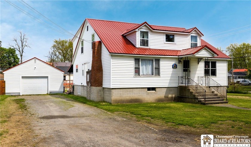 Sunset Bay's only duplex is for sale! Rare bay-corner 2-unit - Beach Home for sale in Irving, New York on Beachhouse.com