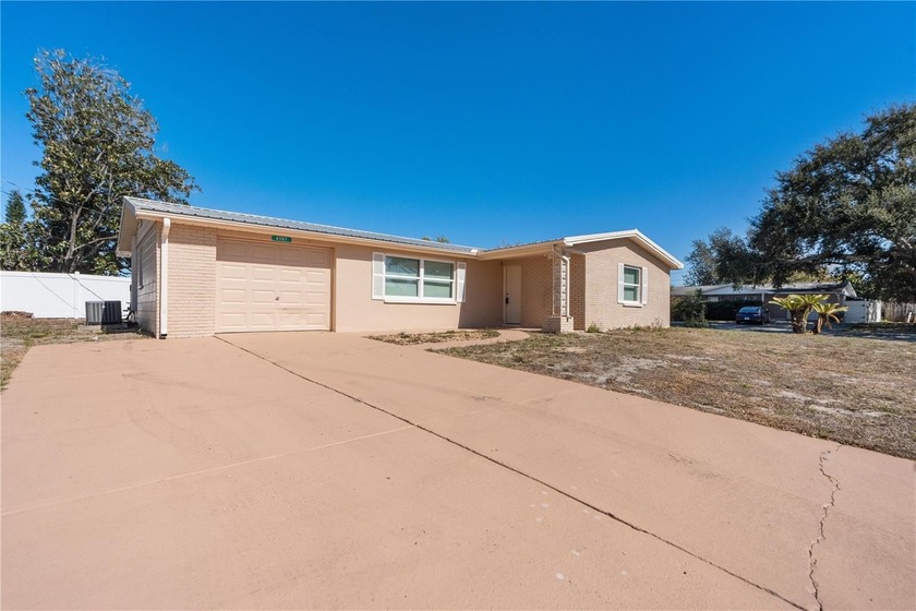 WOW! This bright 2-bedroom 2 full baths 1 car oversized garage - Beach Home for sale in Holiday, Florida on Beachhouse.com