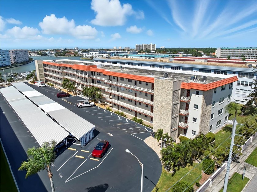 Welcome to this move-in ready deluxe floor plan offering an - Beach Condo for sale in Gulfport, Florida on Beachhouse.com