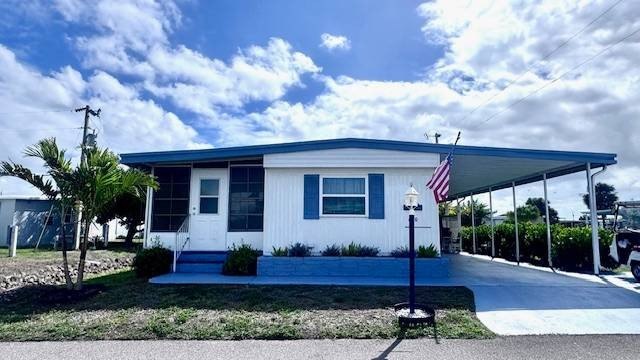 Welcome to Old Bridge Village! This beautifully remodeled - Beach Home for sale in North Fort Myers, Florida on Beachhouse.com