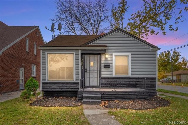 Welcome to this beautifully updated 3-bedroom, 1-bath home - Beach Home for sale in Detroit, Michigan on Beachhouse.com