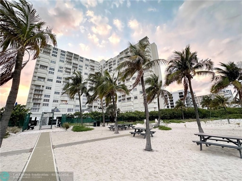GORGEOUS OCEAN VIEWS. 2/2 Direct Ocean. Just Remodeled,except - Beach Condo for sale in Pompano Beach, Florida on Beachhouse.com