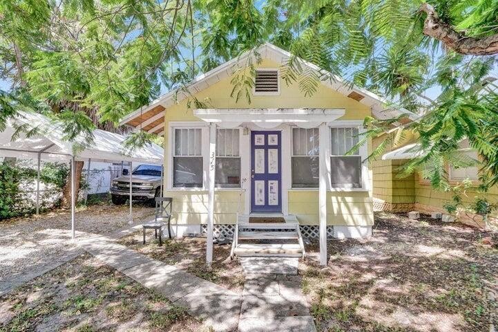 This complex consists of a 3/2 house, 2/1 Cottage and two, 2/1 - Beach Home for sale in Lake Worth Beach, Florida on Beachhouse.com
