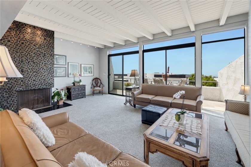 Discover an exquisite condominium in North Hermosa Beach - Beach Townhome/Townhouse for sale in Hermosa Beach, California on Beachhouse.com