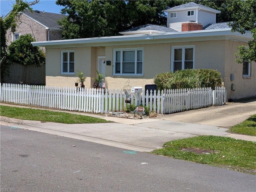 Live at the Beach! 3 bedroom 2 bath No Fee condo. Large yard - Beach Home for sale in Virginia Beach, Virginia on Beachhouse.com