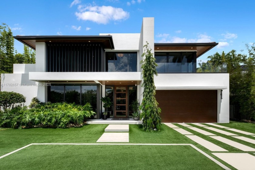 Modern masterpiece in prime North Pinecrest, custom-built in - Beach Home for sale in South Miami, Florida on Beachhouse.com