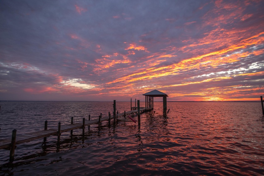 Brand New Roof! Welcome to your dream Florida lifestyle! This - Beach Home for sale in Santa Rosa Beach, Florida on Beachhouse.com