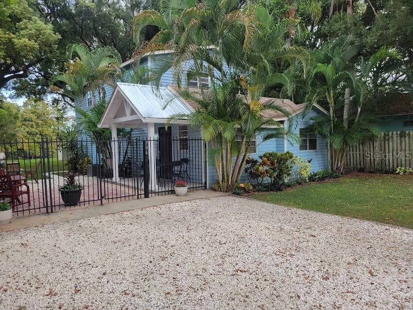 Welcome to your own slice of paradise in Largo! With no HOA to - Beach Home for sale in Largo, Florida on Beachhouse.com