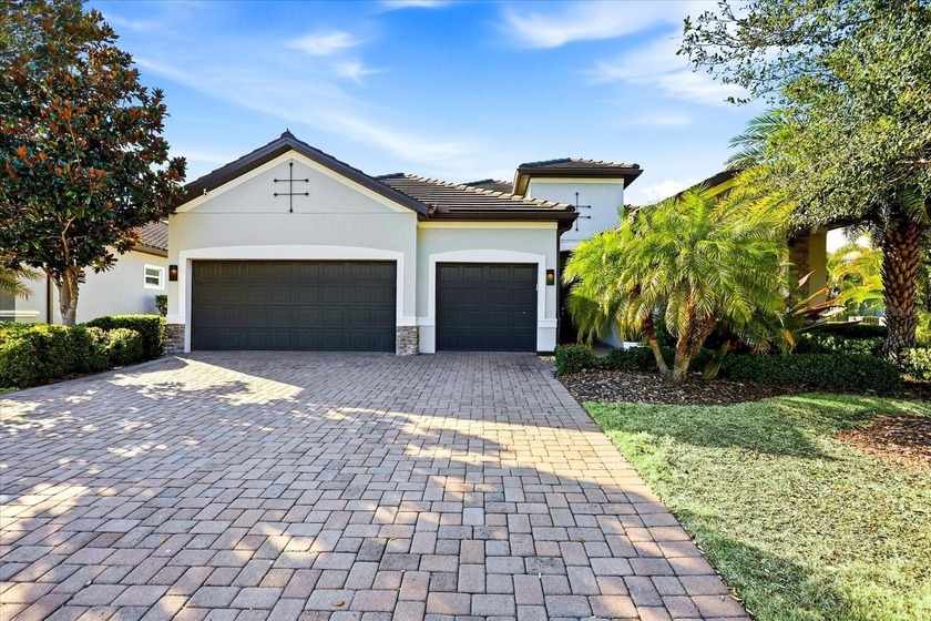 SERIOUSLY STUNNING SUMMERVILLE MODEL HOME  WITH 10FT CEILINGS! - Beach Home for sale in Lakewood Ranch, Florida on Beachhouse.com