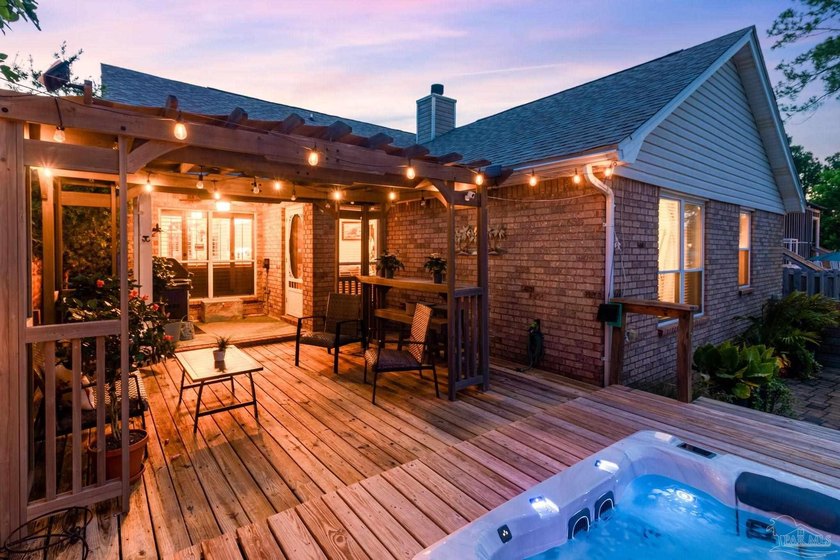 Canal-front living or STR investors dream leading out to the bay - Beach Home for sale in Gulf Breeze, Florida on Beachhouse.com