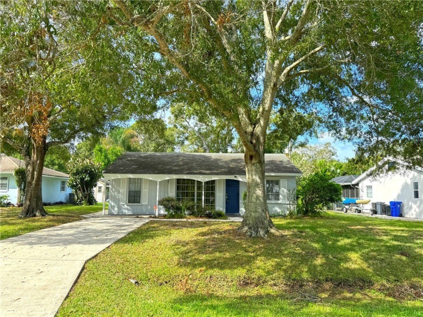 Prime location! Just minutes from downtown, shops, and - Beach Home for sale in Vero Beach, Florida on Beachhouse.com