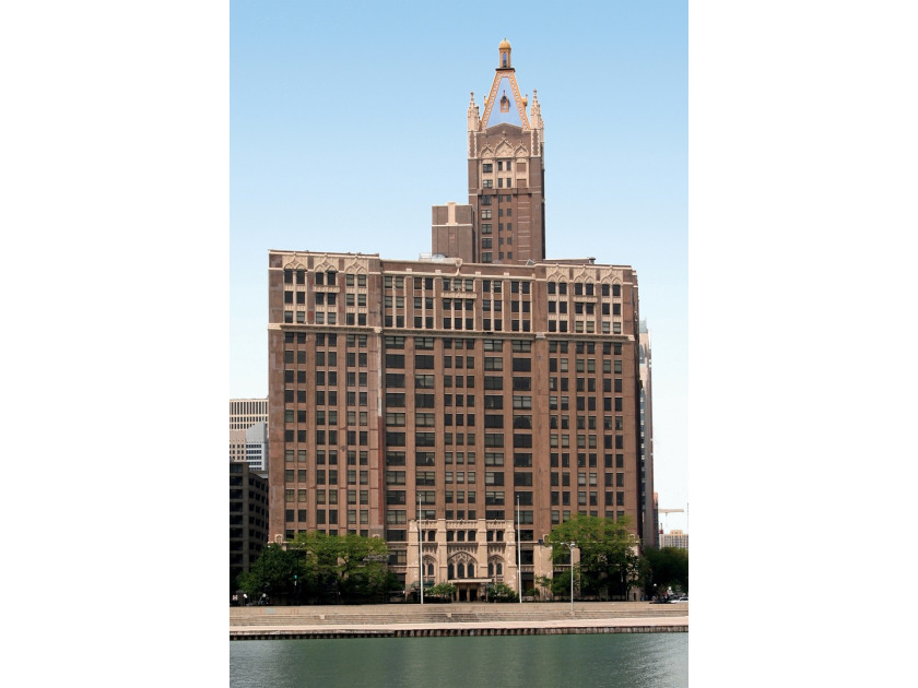 Exciting opportunity to own this nearly 3,000 sq ft condo - Beach Condo for sale in Chicago, Illinois on Beachhouse.com