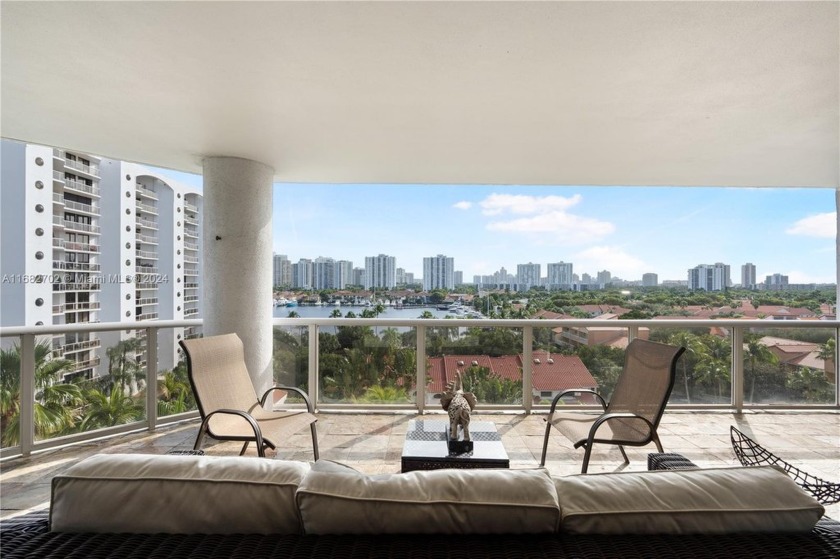 Beautiful corner apartment with stunning water views in - Beach Condo for sale in Aventura, Florida on Beachhouse.com