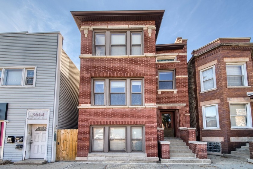 Calling all investors! Three unit investment opportunity in - Beach Home for sale in Chicago, Illinois on Beachhouse.com