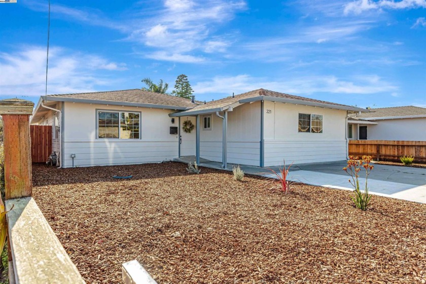 This home is perfectly designed for the most sensitive of tastes - Beach Home for sale in Santa Cruz, California on Beachhouse.com