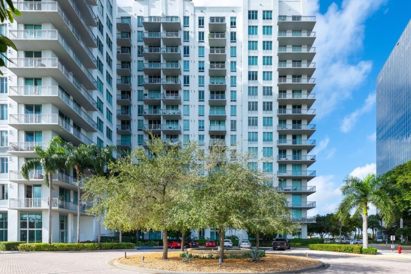 Experience upscale living in this unique and spacious 2-bedroom - Beach Townhome/Townhouse for sale in West Palm Beach, Florida on Beachhouse.com