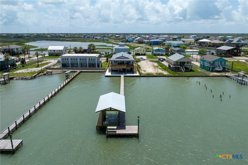 Beautifully upgraded 4 bedroom, 4 bath waterfront home offering - Beach Home for sale in Rockport, Texas on Beachhouse.com