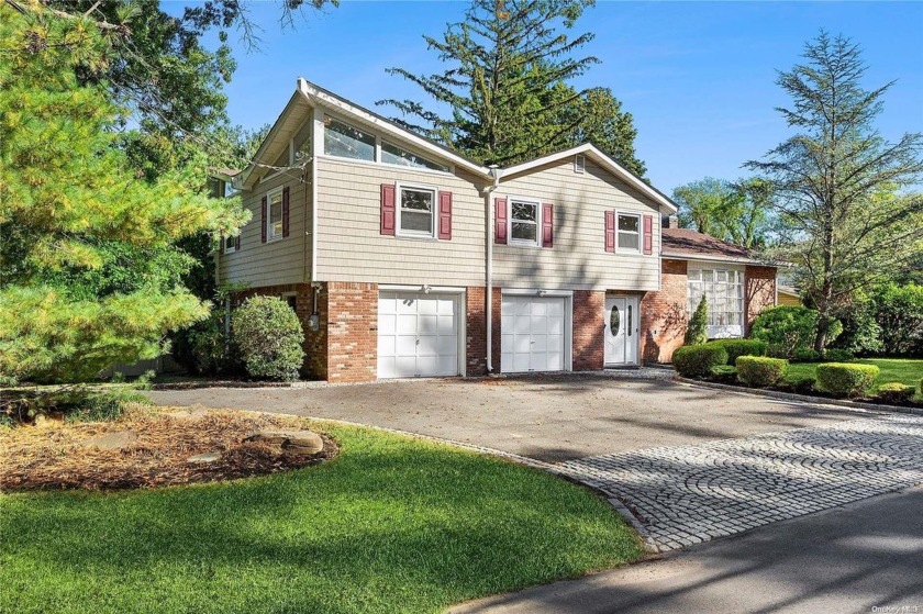 This Beautifully Renovated 4 Bedroom,3 Bathroom Home on an - Beach Home for sale in Glen Cove, New York on Beachhouse.com