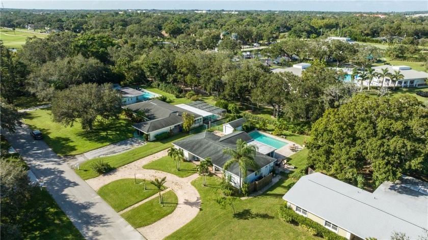 Highly sought-after Country Club Pointe! Perfectly positioned - Beach Home for sale in Vero Beach, Florida on Beachhouse.com