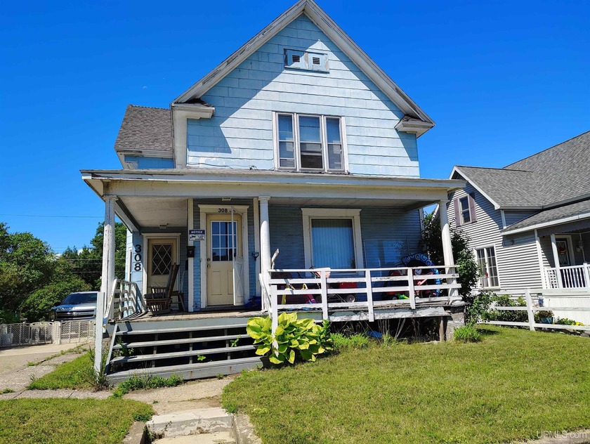 Investment Opportunity in Escanaba!  This well-maintained duplex - Beach Townhome/Townhouse for sale in Escanaba, Michigan on Beachhouse.com