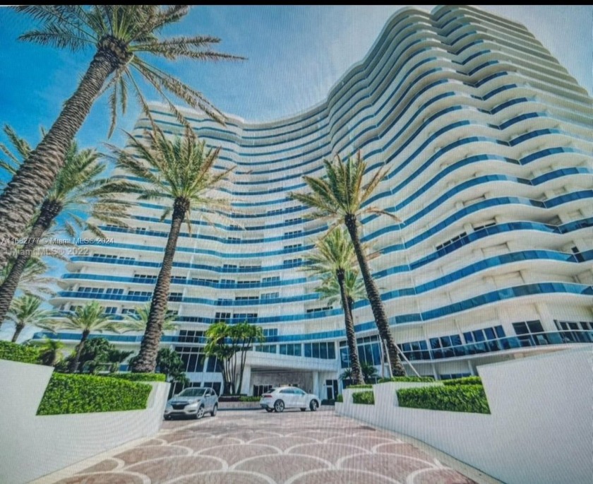 The elegant Majestic Tower condo offers enchanting afternoons - Beach Condo for sale in Bal Harbour, Florida on Beachhouse.com