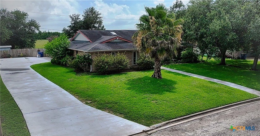4 bedroom, 2 bathroom, brick house with a two car garage, long - Beach Home for sale in Port Lavaca, Texas on Beachhouse.com