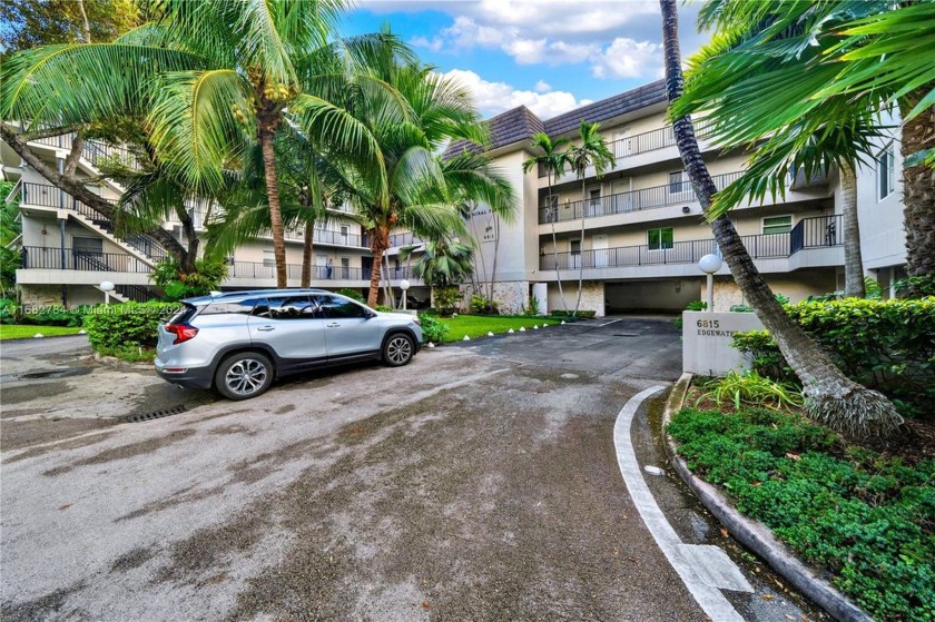 Extraordinary opportunity to own a waterfront unit in Coral - Beach Condo for sale in Coral Gables, Florida on Beachhouse.com