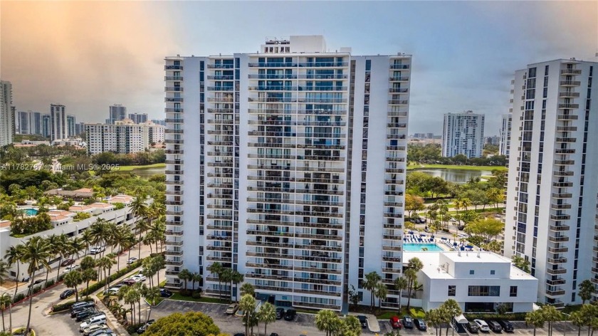 Soaring from the 19th floor, this 3-bed, 3-bath condo offers - Beach Condo for sale in Aventura, Florida on Beachhouse.com