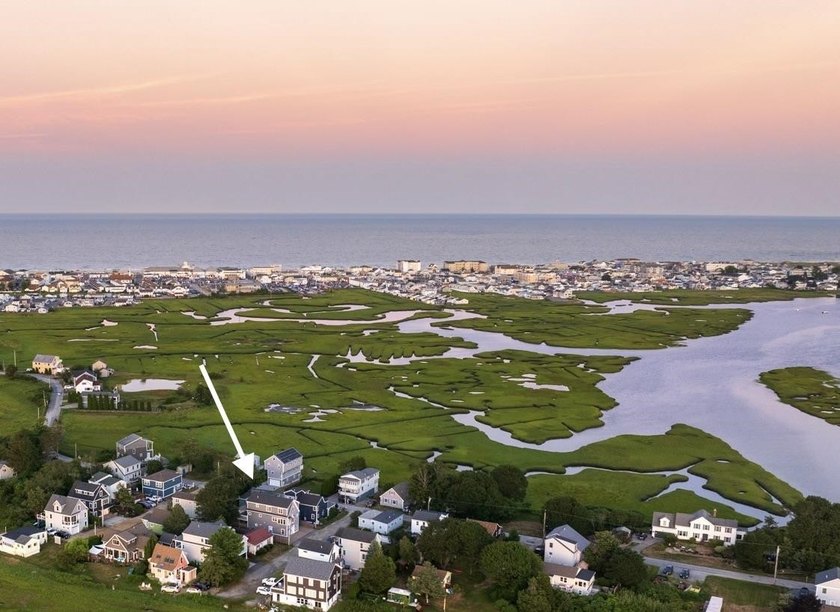OPEN HOUSE 5/9 11:30 - 12:30. A coastal gem in pristine - Beach Home for sale in Hampton, New Hampshire on Beachhouse.com