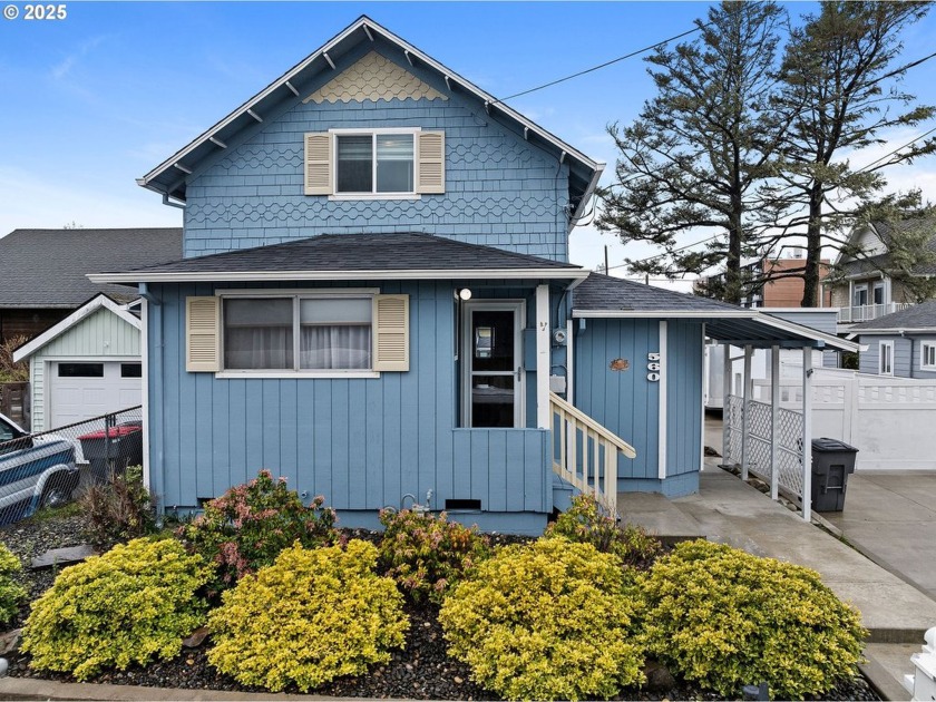 Step into a slice of Seaside nostalgia--this classic blue beach - Beach Home for sale in Seaside, Oregon on Beachhouse.com