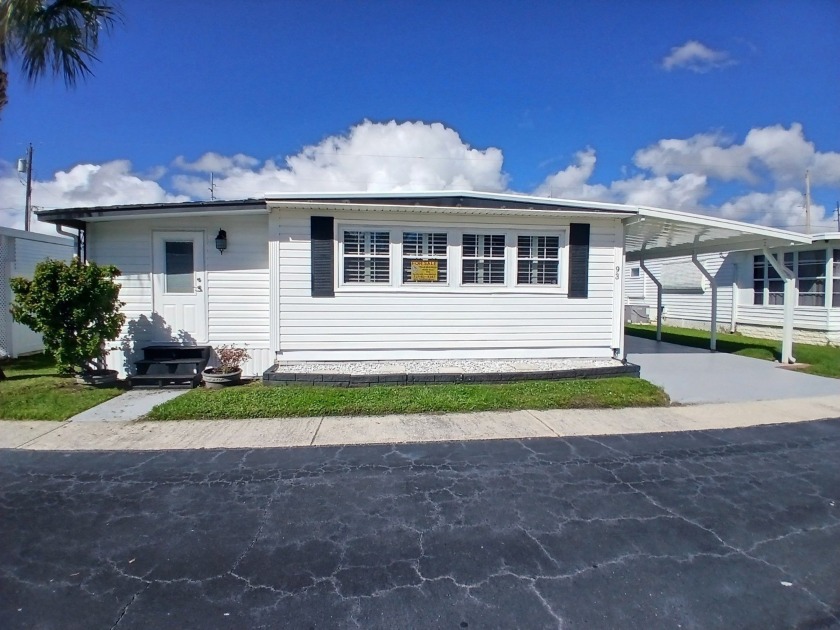 Welcome to this beautifully updated 2 bedroom, 2 bathroom with a - Beach Home for sale in Largo, Florida on Beachhouse.com