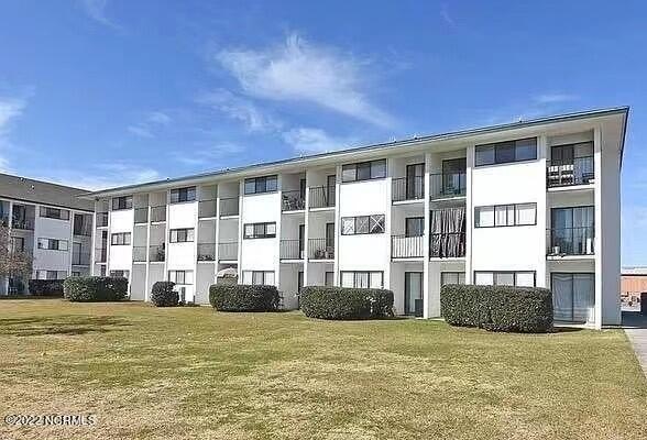 Great rental investment opportunity. 2 Bdrm 2 Bthrm renovated - Beach Condo for sale in Wilmington, North Carolina on Beachhouse.com