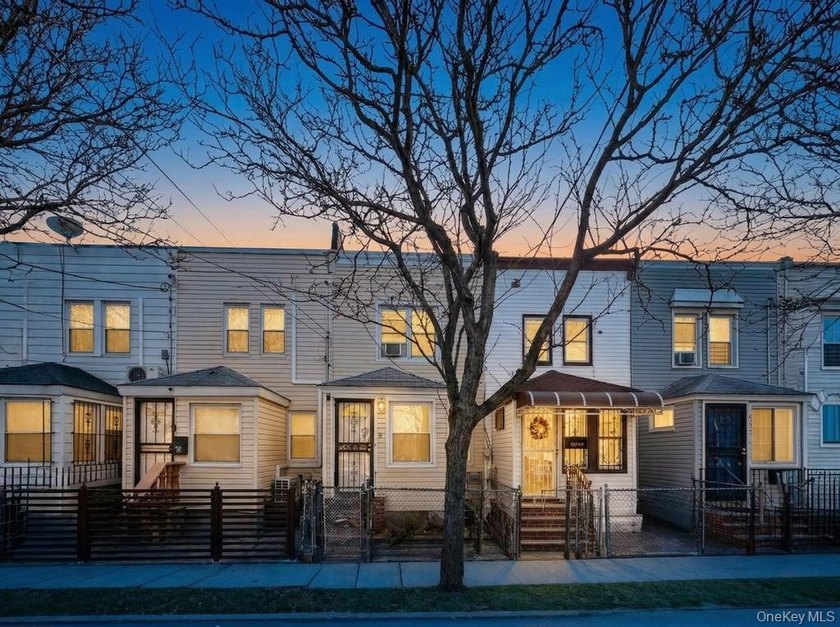 Welcome to this delightful and efficiently designed - Beach Home for sale in Jamaica, New York on Beachhouse.com