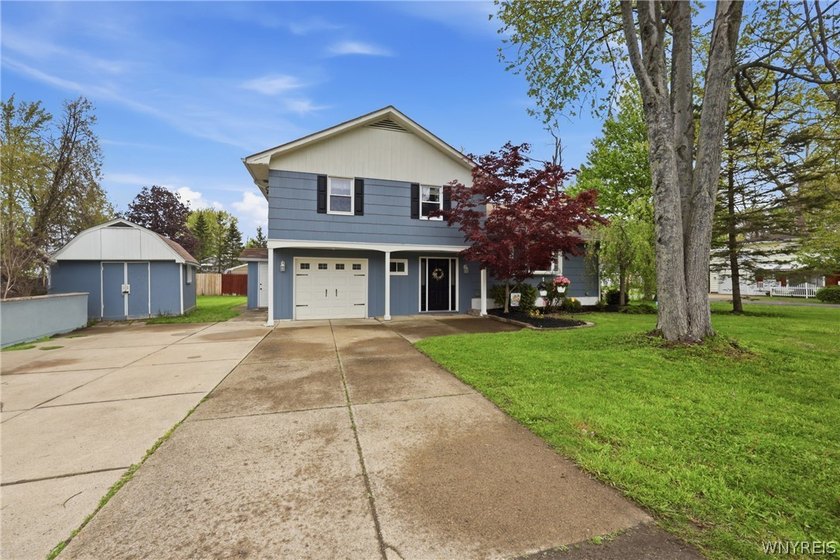 Welcome to 462 Eisenhower Ave in Angola, NY! Just down the - Beach Home for sale in Angola, New York on Beachhouse.com