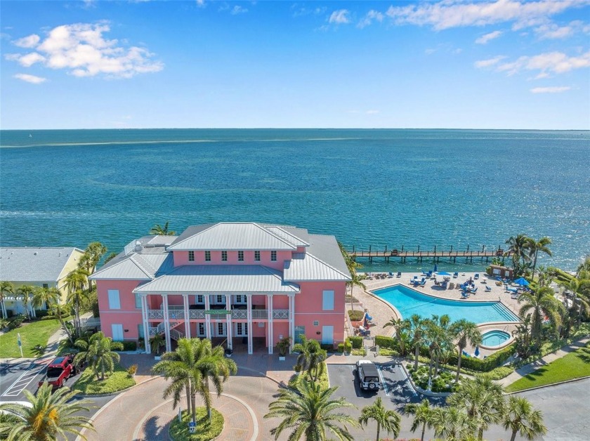 Welcome home to Paradise! This one bedroom, one bathroom condo - Beach Condo for sale in St. Petersburg, Florida on Beachhouse.com