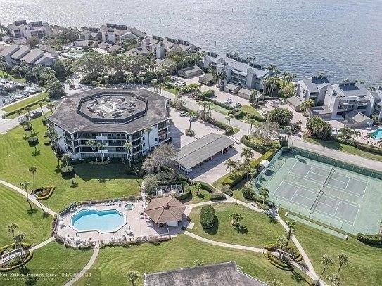 Gorgeous Moorings Harbour Side South condominium. Enjoy the - Beach Home for sale in Vero Beach, Florida on Beachhouse.com