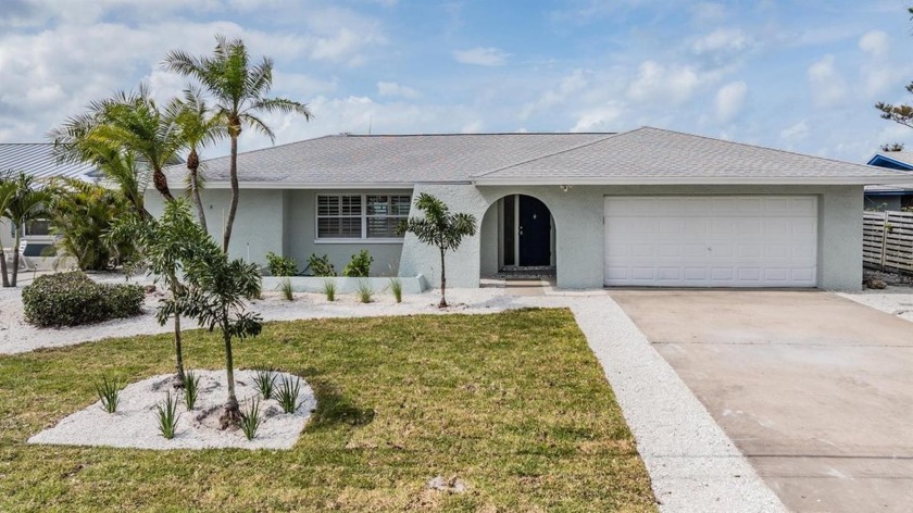 Welcome to Pasadena Isles - Island Living at Its Finest! PRICED - Beach Home for sale in St. Petersburg, Florida on Beachhouse.com