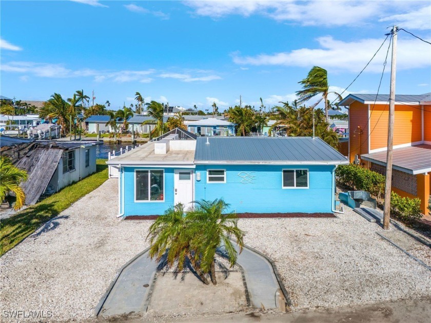 This cute 2/2 +Den, 1,200sqft POOL home has direct gulf access - Beach Home for sale in Matlacha, Florida on Beachhouse.com