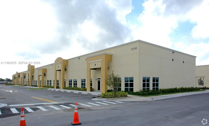 HIS IS A MUST SEE!TURNKEY EXECUTIVE SPACE.  Deluxe Flex - Beach Commercial for sale in Davie, Florida on Beachhouse.com