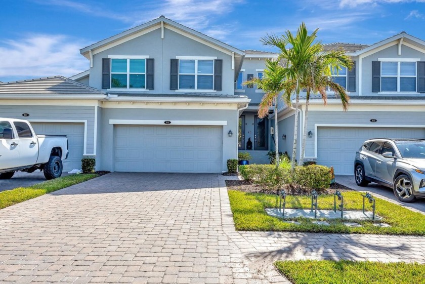 Impeccable 3 bedroom, 2 bathroom 2110 ft2 home with a two car - Beach Townhome/Townhouse for sale in Bradenton, Florida on Beachhouse.com