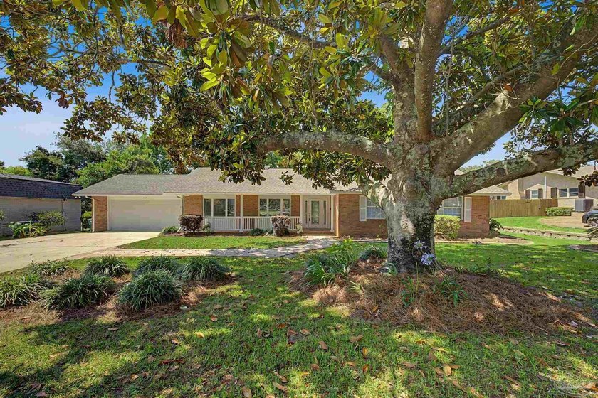 OPEN HOUSE SATURDAY MAY 23 11AM-1PM. Welcome to life in Gulf - Beach Home for sale in Gulf Breeze, Florida on Beachhouse.com