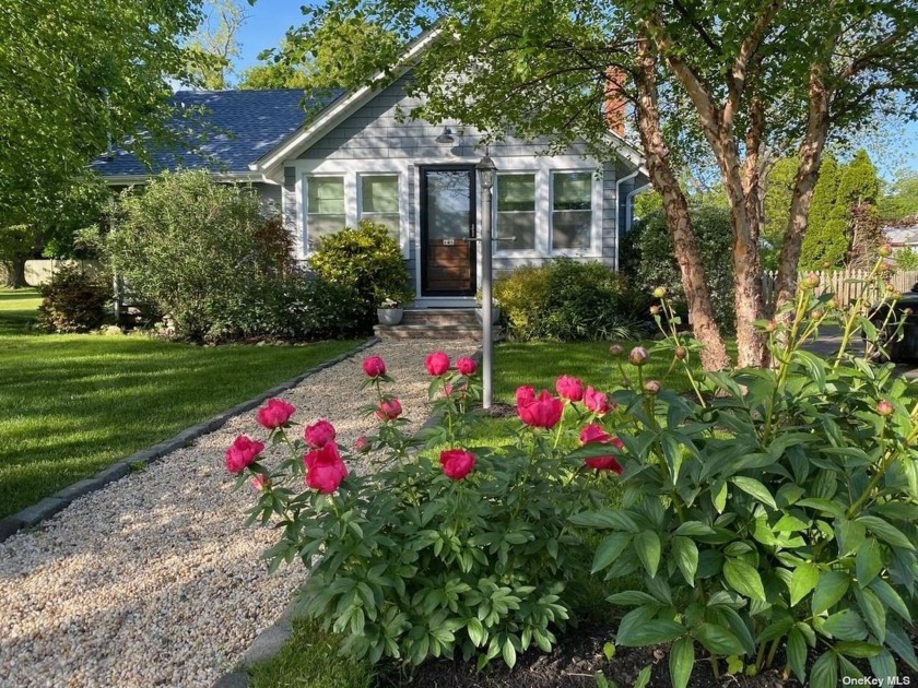 Location, location! Founders Landing community! Enjoy all the - Beach Home for sale in Southold, New York on Beachhouse.com