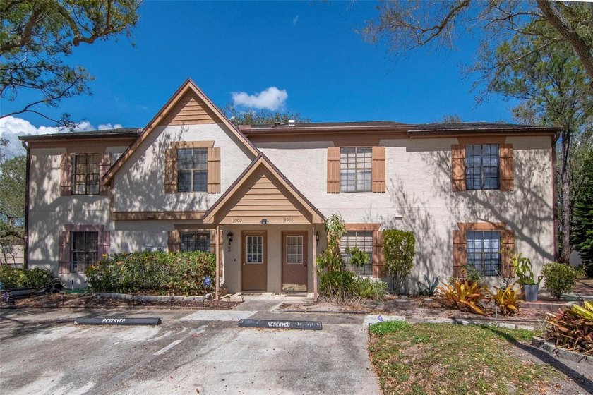 Located in the desirable Brigadoon community of Clearwater, this - Beach Townhome/Townhouse for sale in Clearwater, Florida on Beachhouse.com