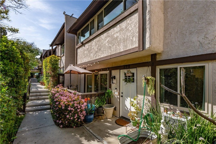 Uniquely renovated townhome . New kitchen with beautiful  Quartz - Beach Townhome/Townhouse for sale in San Pedro, California on Beachhouse.com