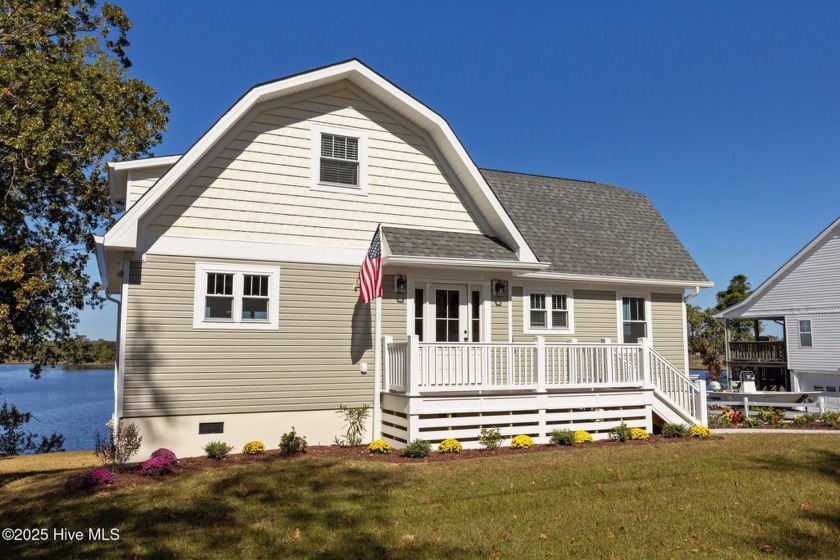 Stunning, waterfront, 3 BR/3BA home with captivating panoramic - Beach Home for sale in Cedar Point, North Carolina on Beachhouse.com