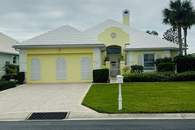 This stunning Bermuda inspired Paget model offers a perfect - Beach Home for sale in Vero Beach, Florida on Beachhouse.com