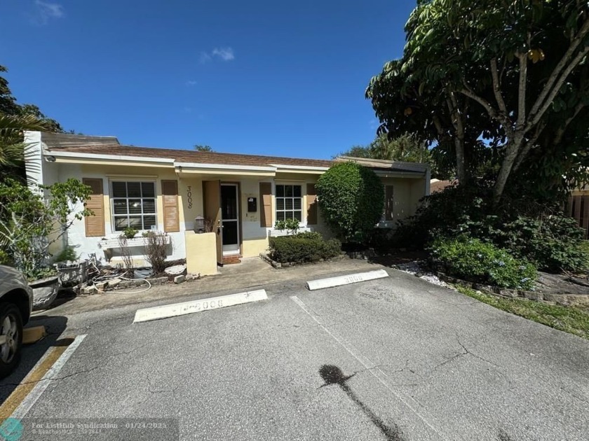 Corner unit with 2 parking spots featuring laminate and tile - Beach Condo for sale in Fort Lauderdale, Florida on Beachhouse.com